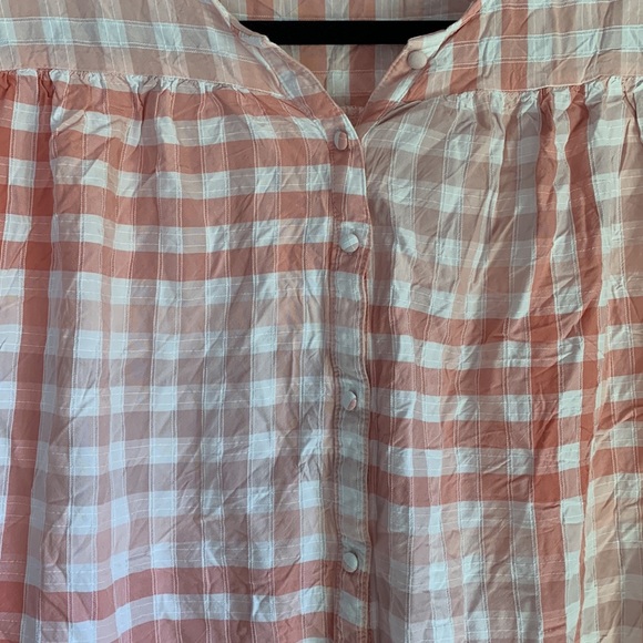 Maurices Pink/White Checkered Plaid Cap Sleeve Button up top size M - Picture 2 of 8